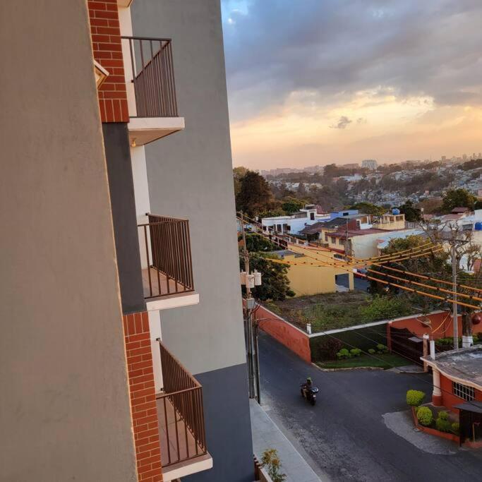 Apartamento Elegante Cerca De Embajada De Eeuu Y Cayala