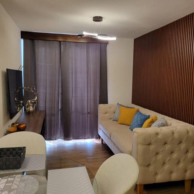 Elegante Cerca De Embajada De Eeuu Y Cayala Apartamento